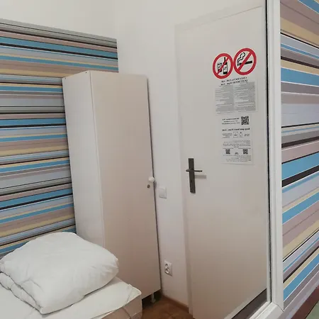 Lorf Hostel&coffee بيت شباب كراكوفيا