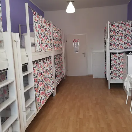 Lorf Hostel&coffee بيت شباب *