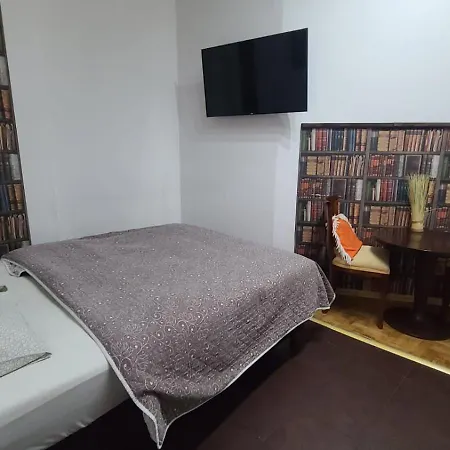 Lorf Hostel&coffee *