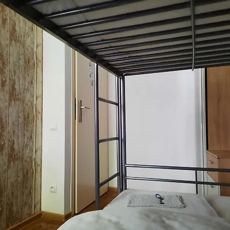 Lorf Hostel&coffee بيت شباب كراكوفيا