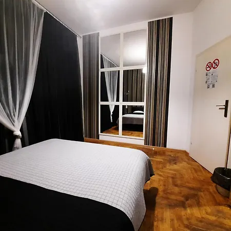 Lorf Hostel&coffee بيت شباب