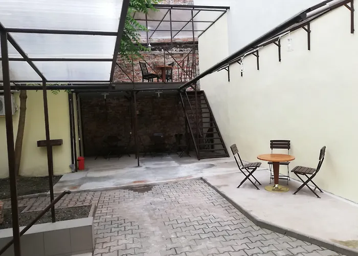 Lorf Hostel&coffee *