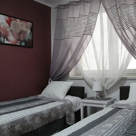 Lorf Hostel&coffee *