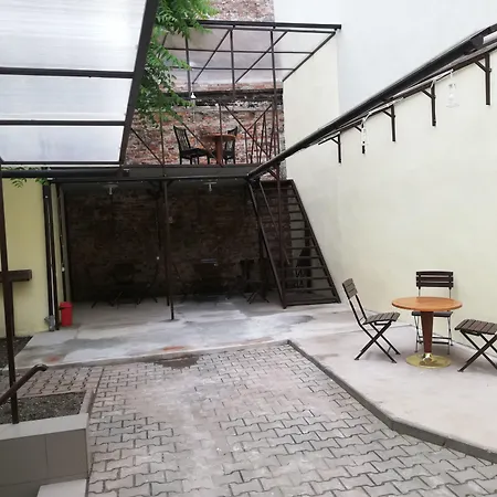 Lorf Hostel&coffee *