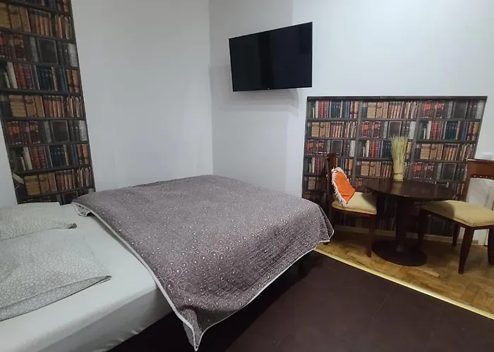 Lorf Hostel&coffee *