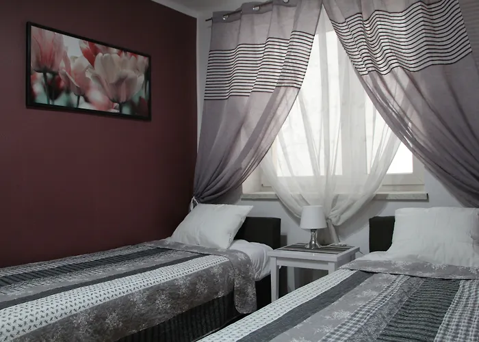 Lorf Hostel&coffee *