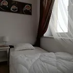 Lorf Hostel&coffee بيت شباب كراكوفيا